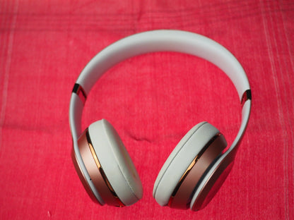 Beats Solo 3 Red & White Bluetooth Headphones & NOT Working