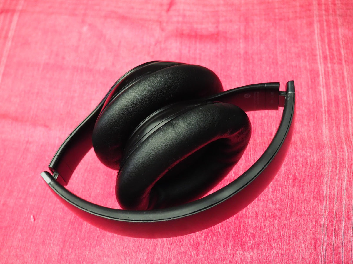Beats Studio Pro Black Bluetooth Headphones & Working