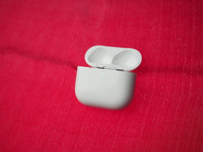 Genuine Wireless Charging Case for Apple AirPods 4 (ANC) (A3059)  Working