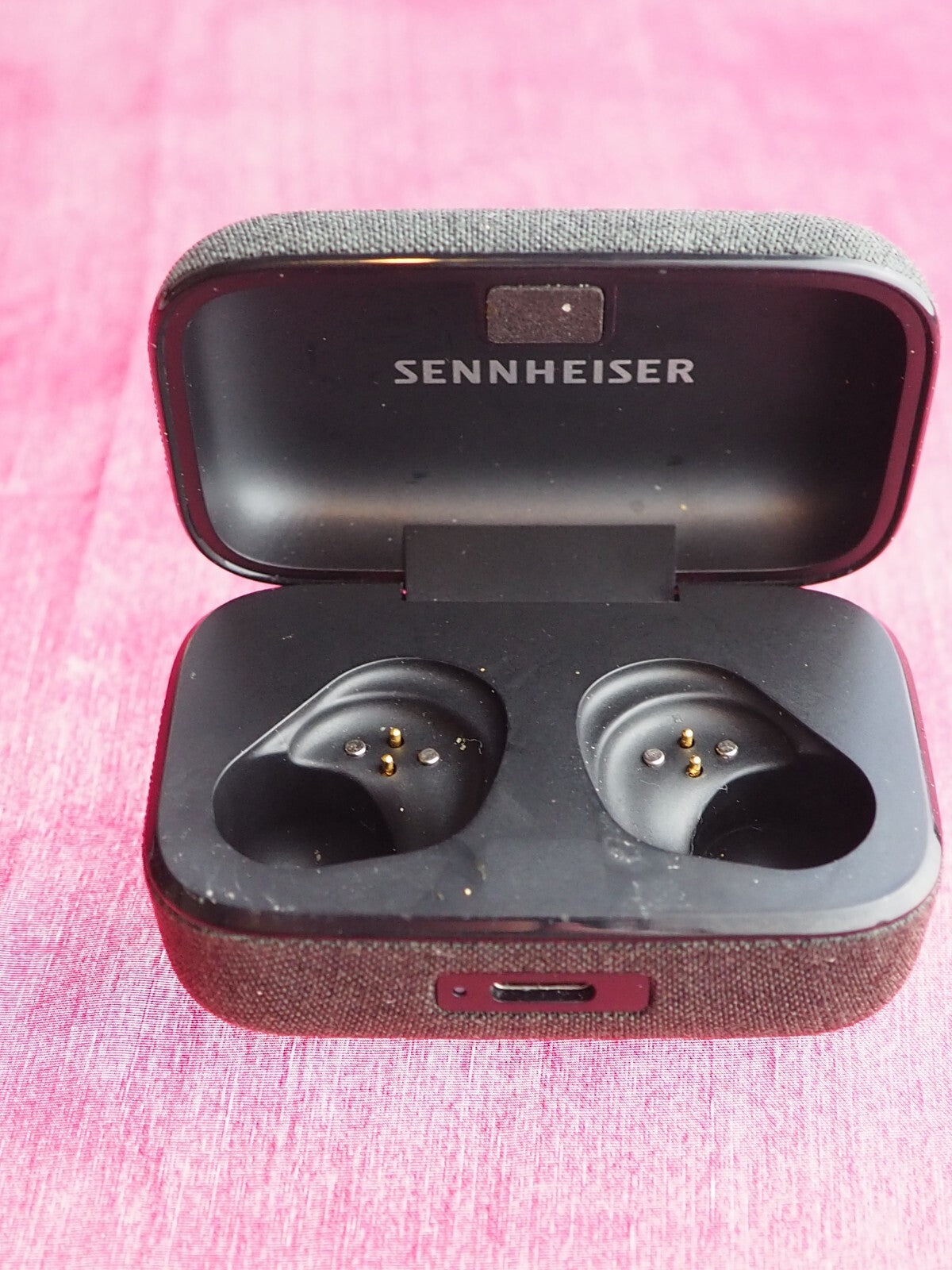 Sennheiser Momentum 3/Momentum 4 Case  Only & Working