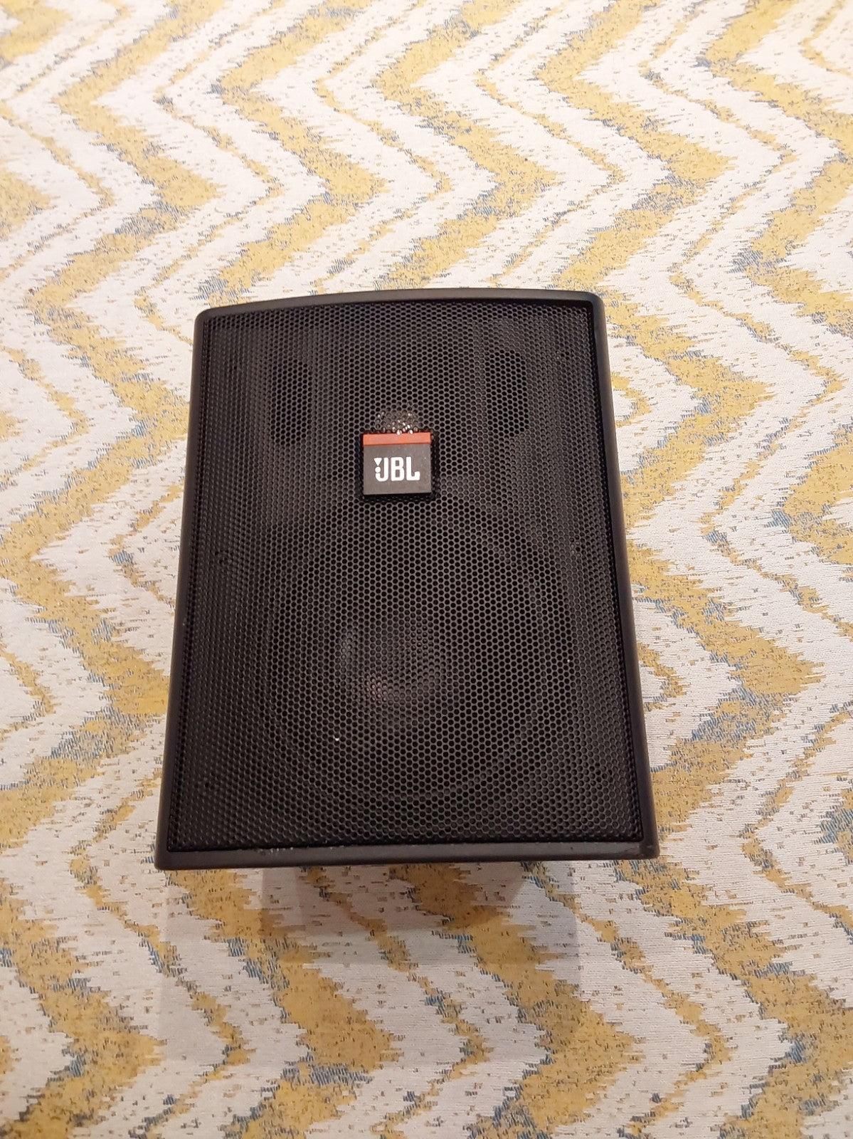 JBL Control 25AV  compact, 2-way shielded monitor speaker