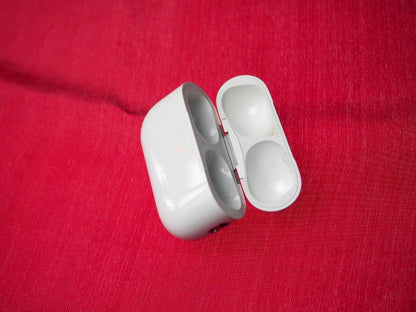 Genuine Apple AirPods Pro 2 (A2968) USB-C Charging Case Only & Working