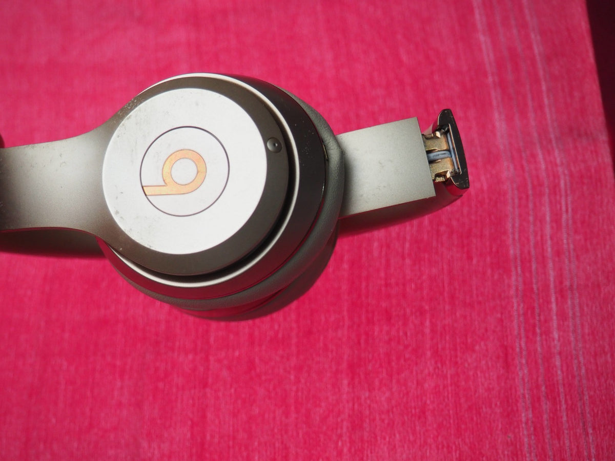 Beats Solo 3 Bluetooth Headphones & NOT Working