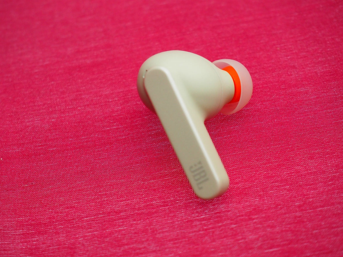 JBL Live Pro + Right Bluetooth earbud Only & Working