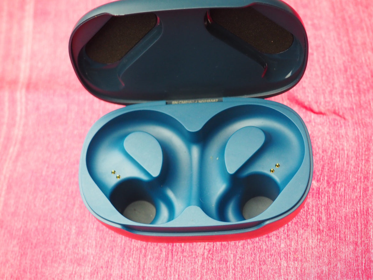 JBL Endurance Peak 3 Blue Bluetooth Earbud Case Only & Working