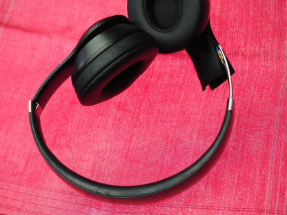 Beats Solo 4 Bluetooth Headphones & Only One Side Works + Damage