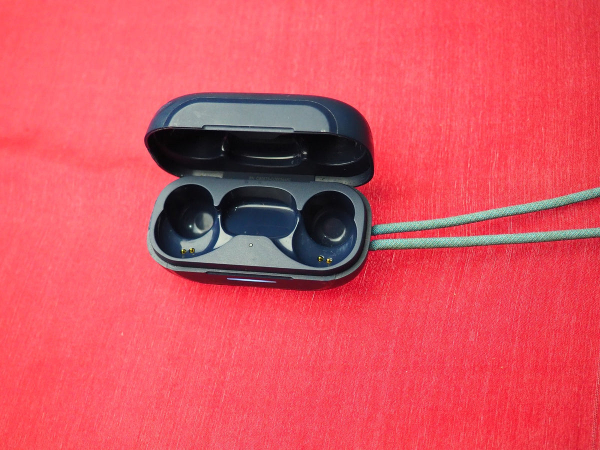 JBL Reflect Aero Case Only & Working