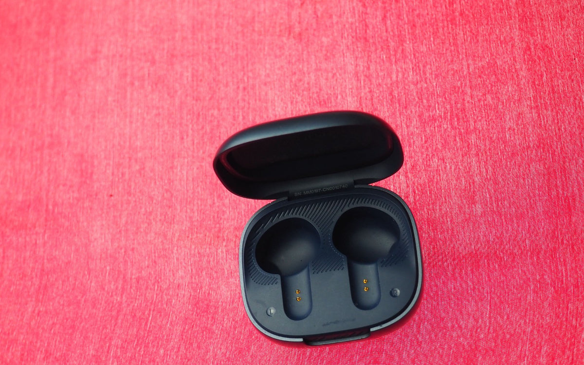 JBL Live Flex Blue Bluetooth Earbuds Case Only & Working