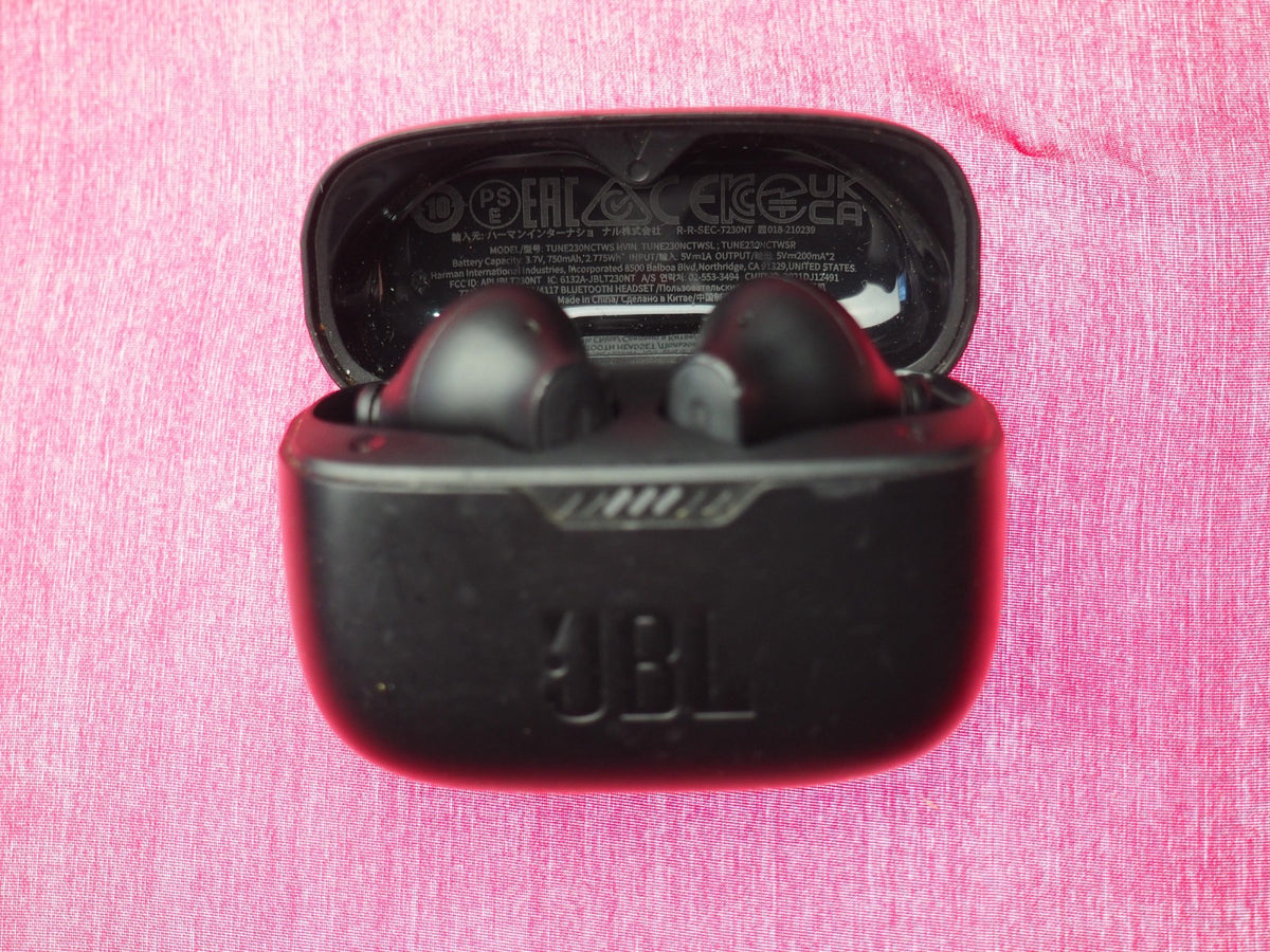 JBL Tune 230 Bluetooth Earbuds