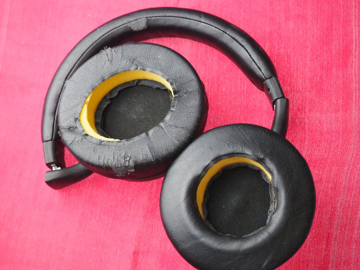 Goji Bluetooth headphones
