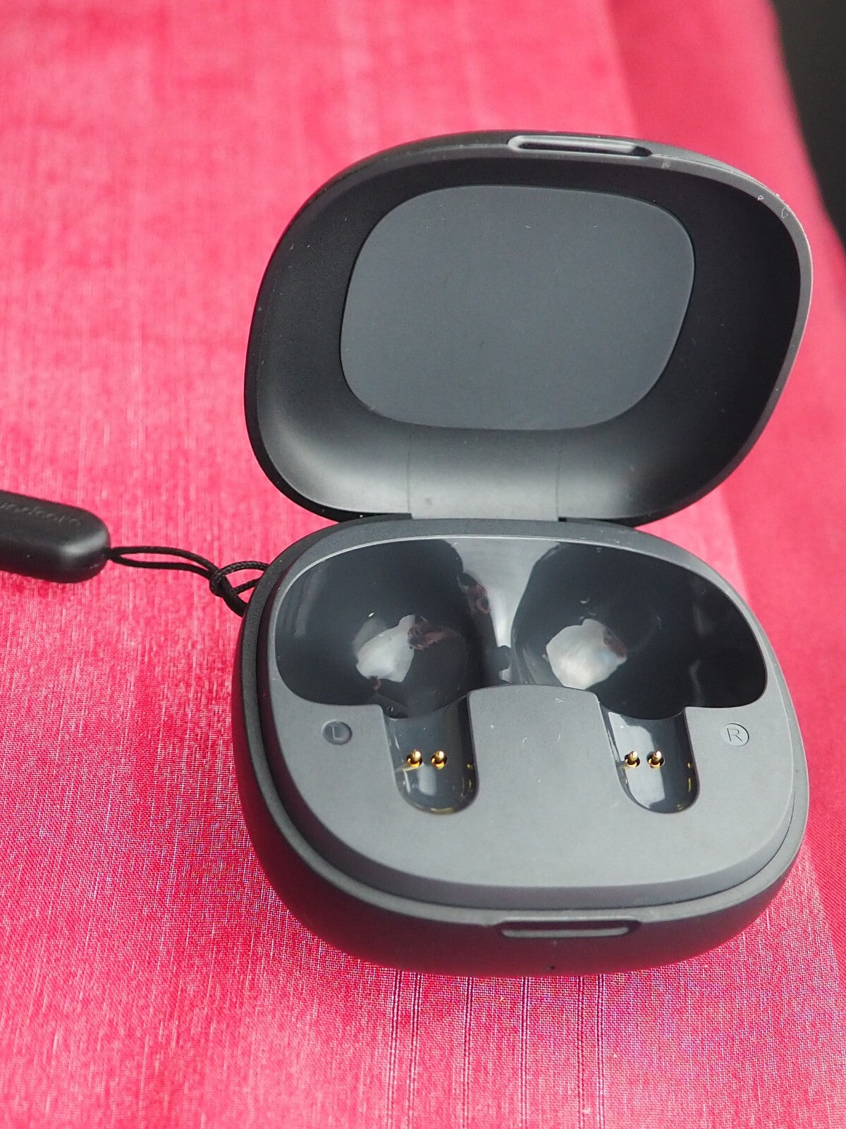 Soundcore P20i Case Only & Working