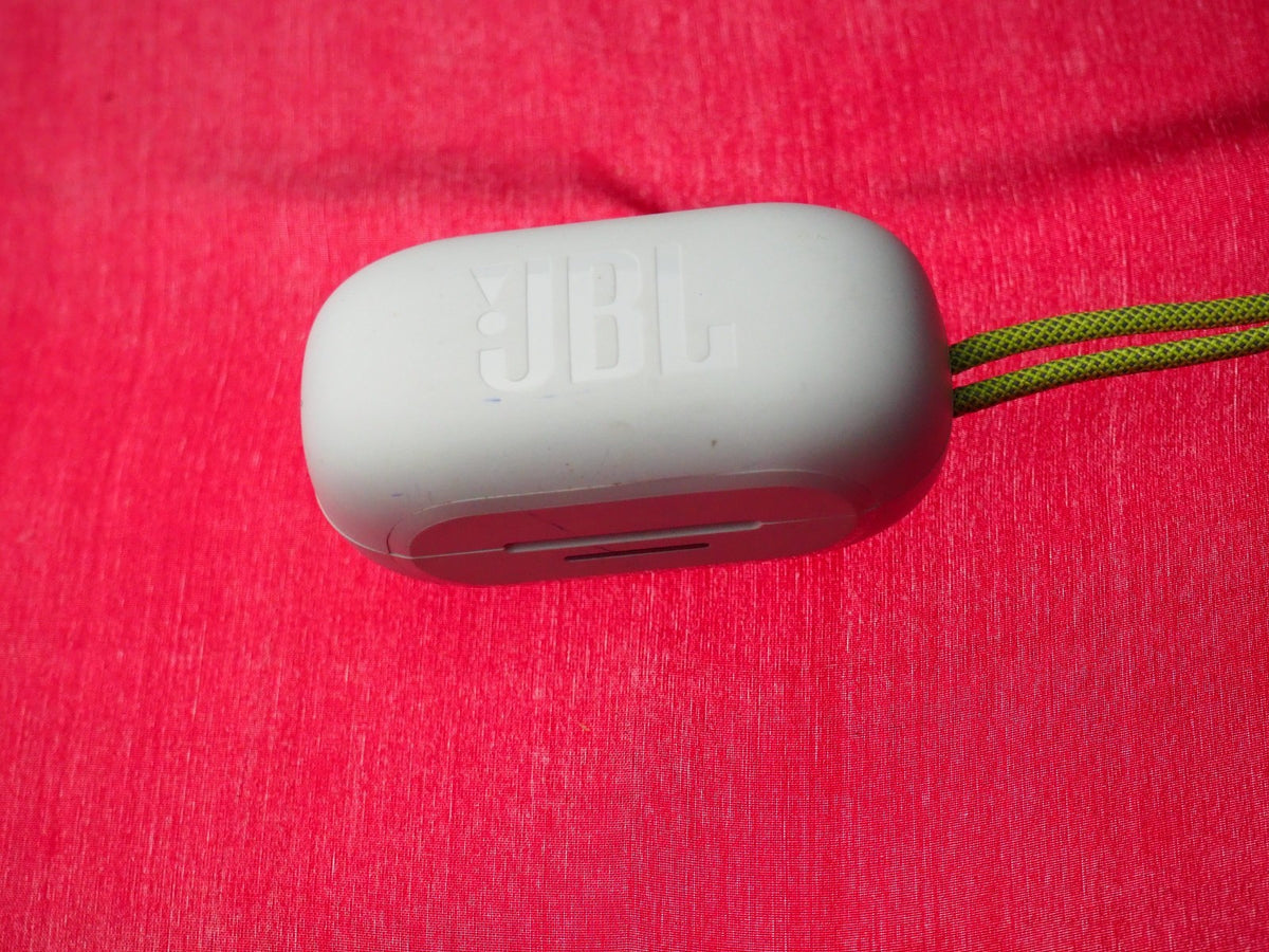 JBL Reflect Aero Bluetooth Earbud Case Only & Working