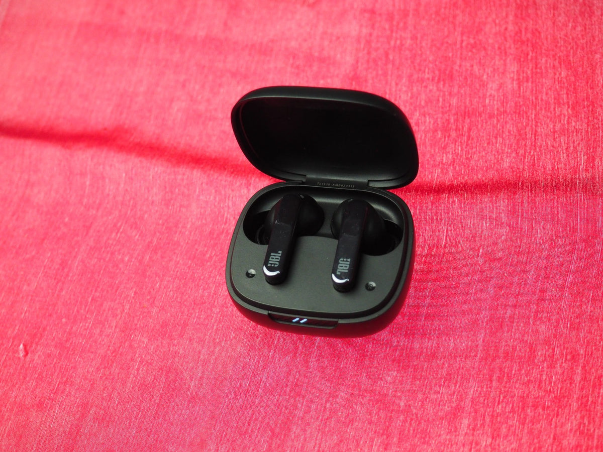 JBL Live Pro 2 Bluetooth Earbuds Only & Working