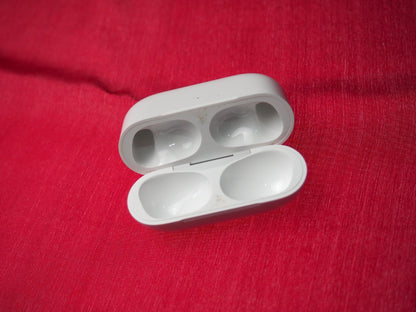 Genuine Apple AirPods Pro 2 (A2968) USB-C Charging Case Only & Working