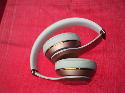 Beats Solo 3 Red & White Bluetooth Headphones & NOT Working