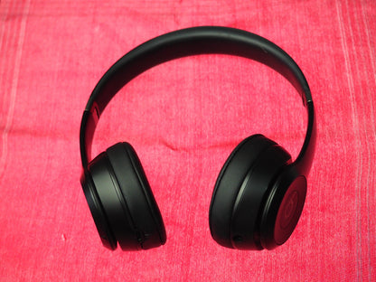 Beats Solo 4 Black Bluetooth Headphones & Only One Side Works