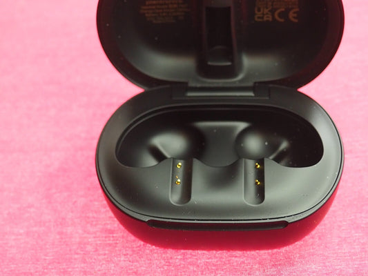 Plantronics Poly Voyager F60T  Earbud Case Only & Working Smashed