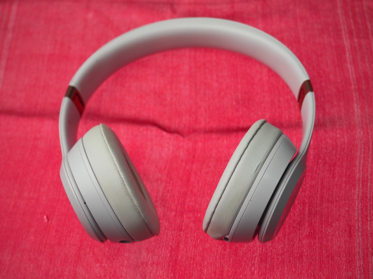 Beats Solo 4 Lilac Bluetooth Headphones & NOT Working