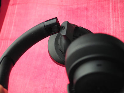 JBL Tune720 Bluetooth Headphones & Fully Working But Snapped