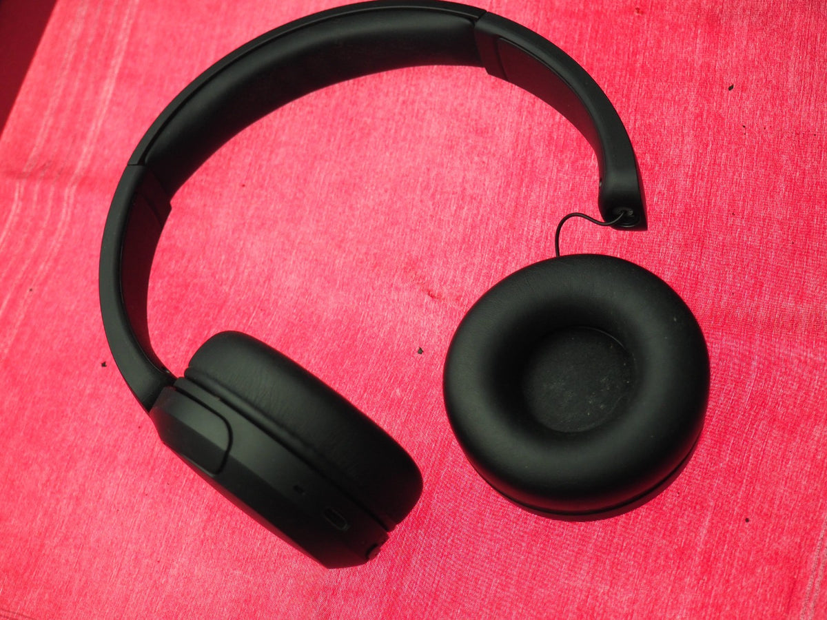 Sony CH520 Bluetooth Headphones & Fully Working But Snapped