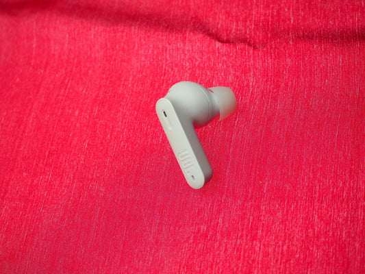 JBL Tune Beam Right Bluetooth Earbud Only & Working