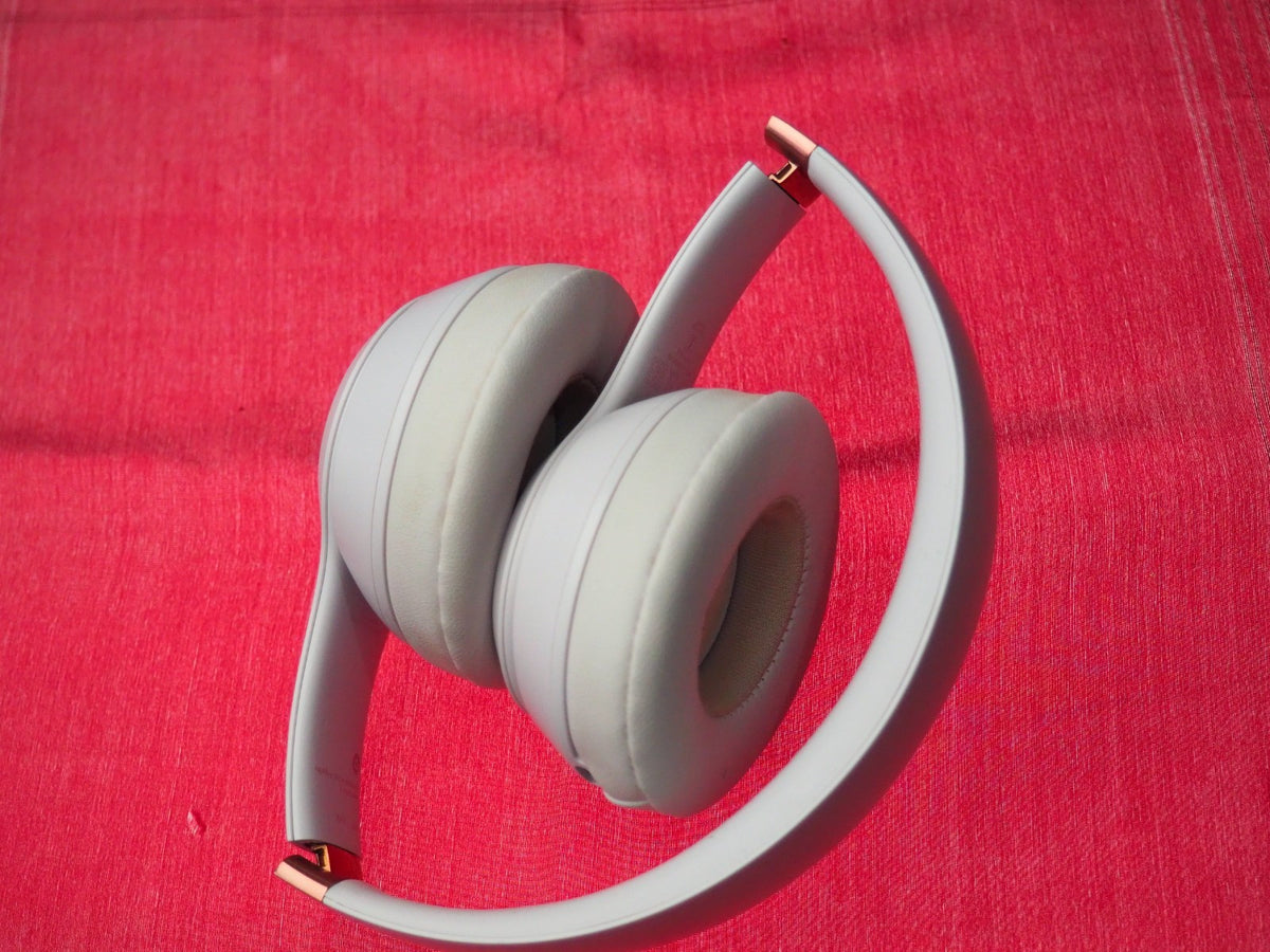 Beats Solo 4 Lilac Bluetooth Headphones & NOT Working