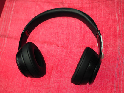 Beats Solo 4 Bluetooth Headphones & Working But Damaged