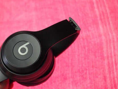 Beats Solo 4 Black Bluetooth Headphones & Only One Side Works