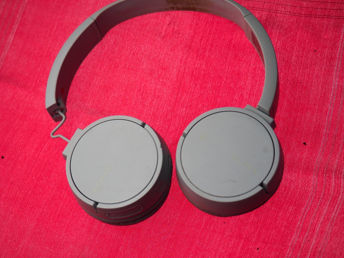 Sony CH500 Bluetooth Headphones & Fully Working But Snapped