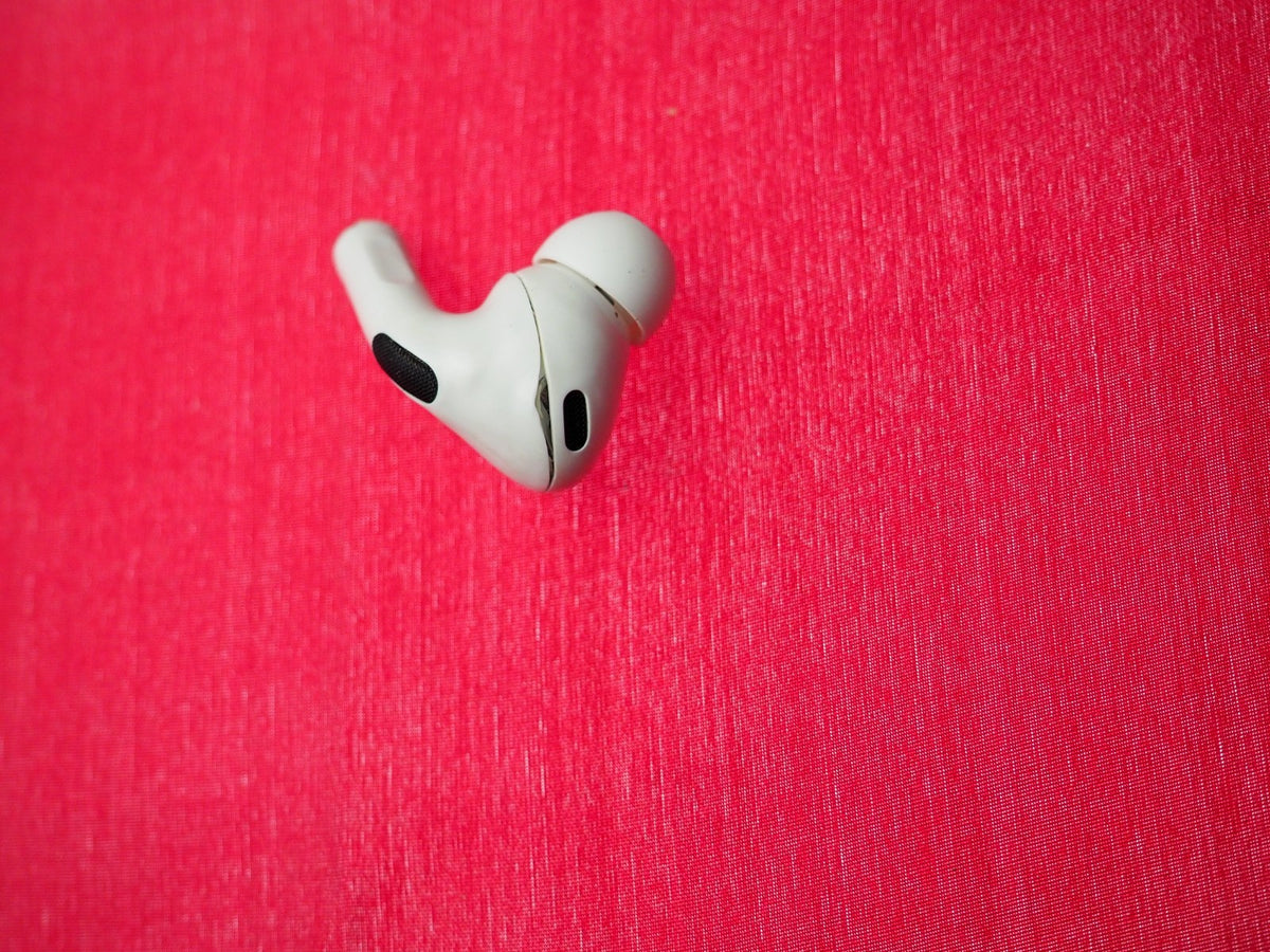 Apple A3048 Left Earbud Only & Working But Damaged