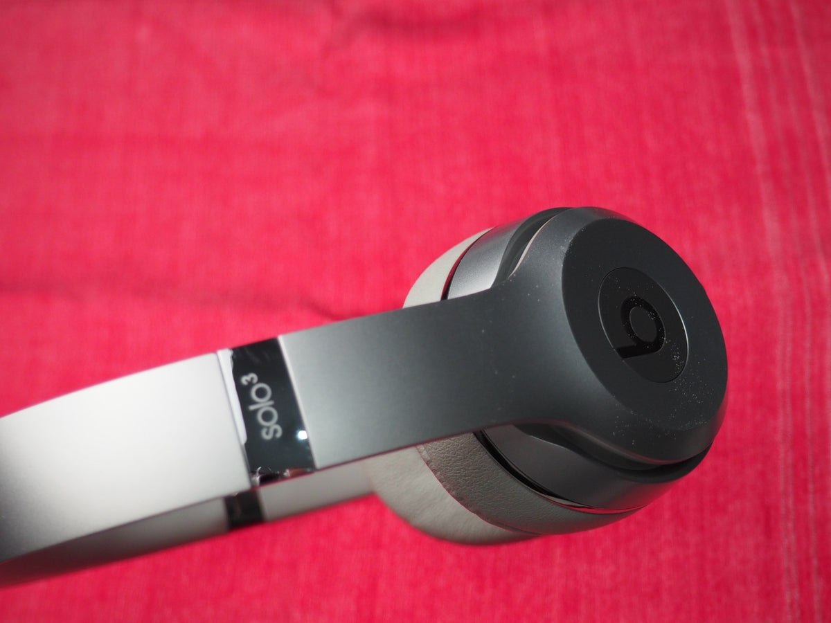 Beats Solo 3 Silver Bluetooth Headphones & NOT Working