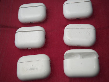 Apple Airpods Pro 2 (A2700) Charging Case Only & Working But Damaged