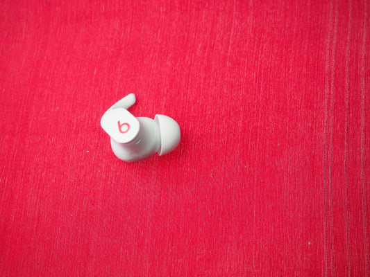 Beats Fit Pro Right Bluetooth Earbud Only & Working
