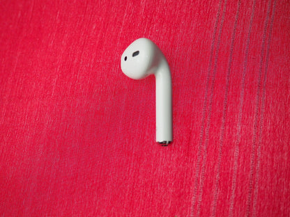 Apple Airpods Right (A2032)  Bluetooth Earbud Only & Working