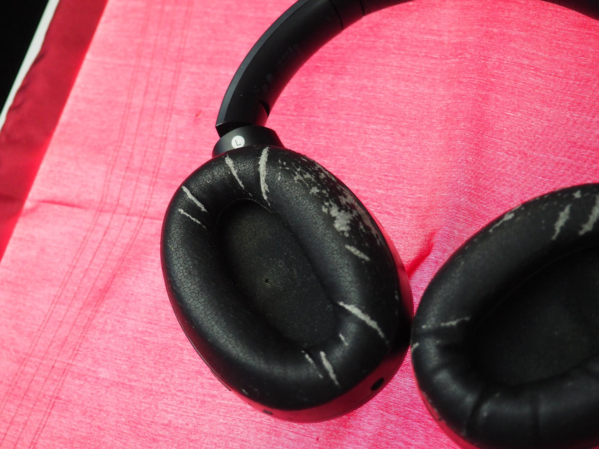 Sony WH-1000XM2 Bluetooth Headphones Working