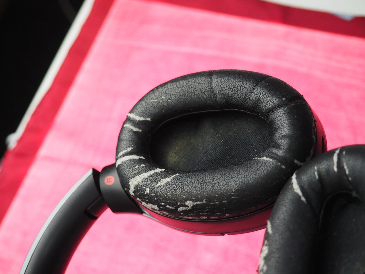 Sony WH-1000XM2 Bluetooth Headphones Working