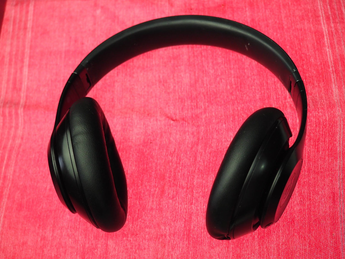 Beats Studio Pro Black Bluetooth Headphones & Working