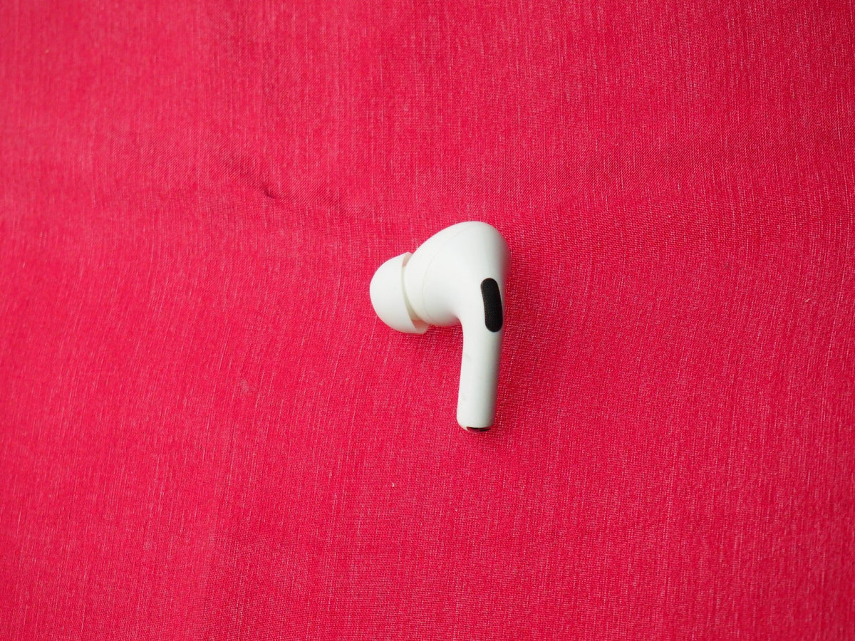 Apple Airpods Pro (A2084) Left Bluetooth EarbudOnly & Working