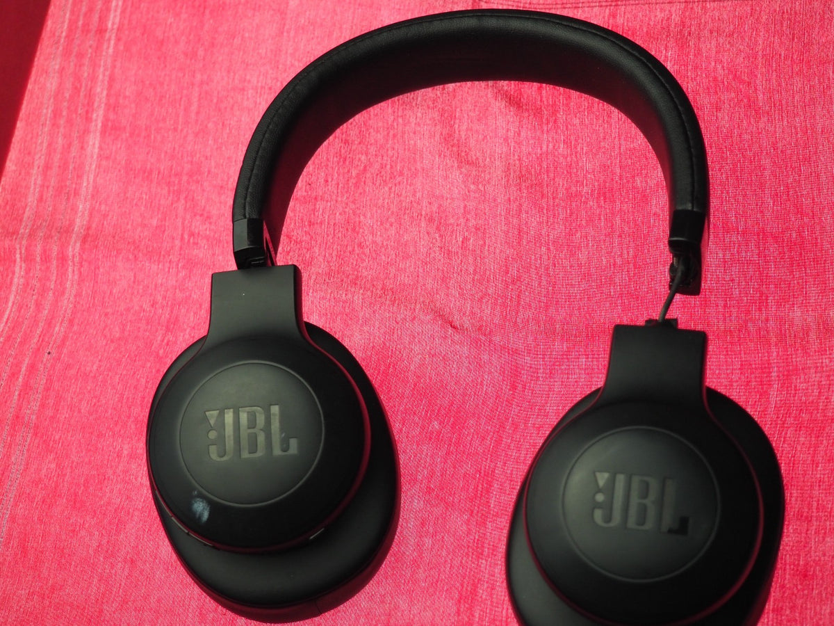 JBL E500 Bluetooth Headphones & Fully Working But Snapped