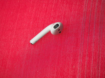 Apple Airpods Right (A2032)  Bluetooth Earbud Only & Working