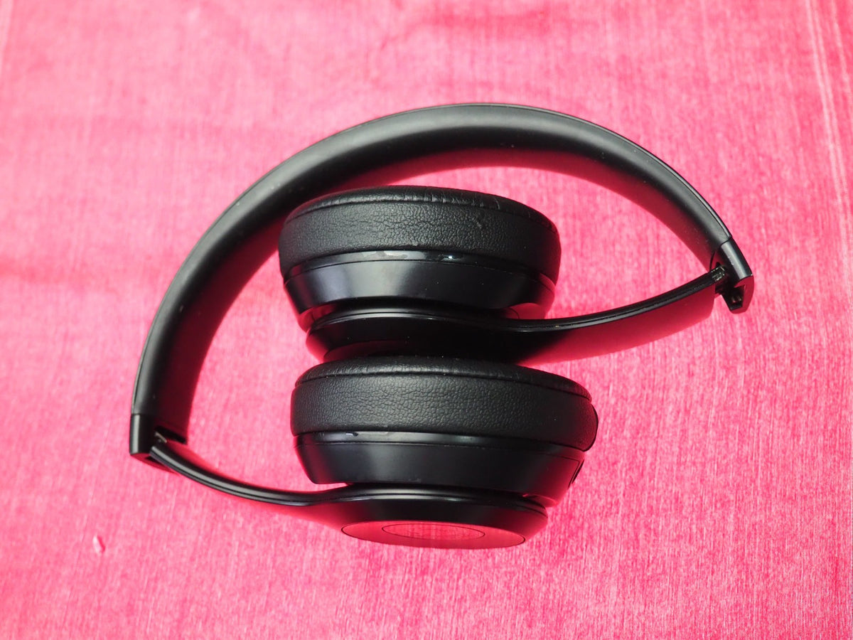 Beats Solo 3 Black Bluetooth Headphones & Only One Side Works