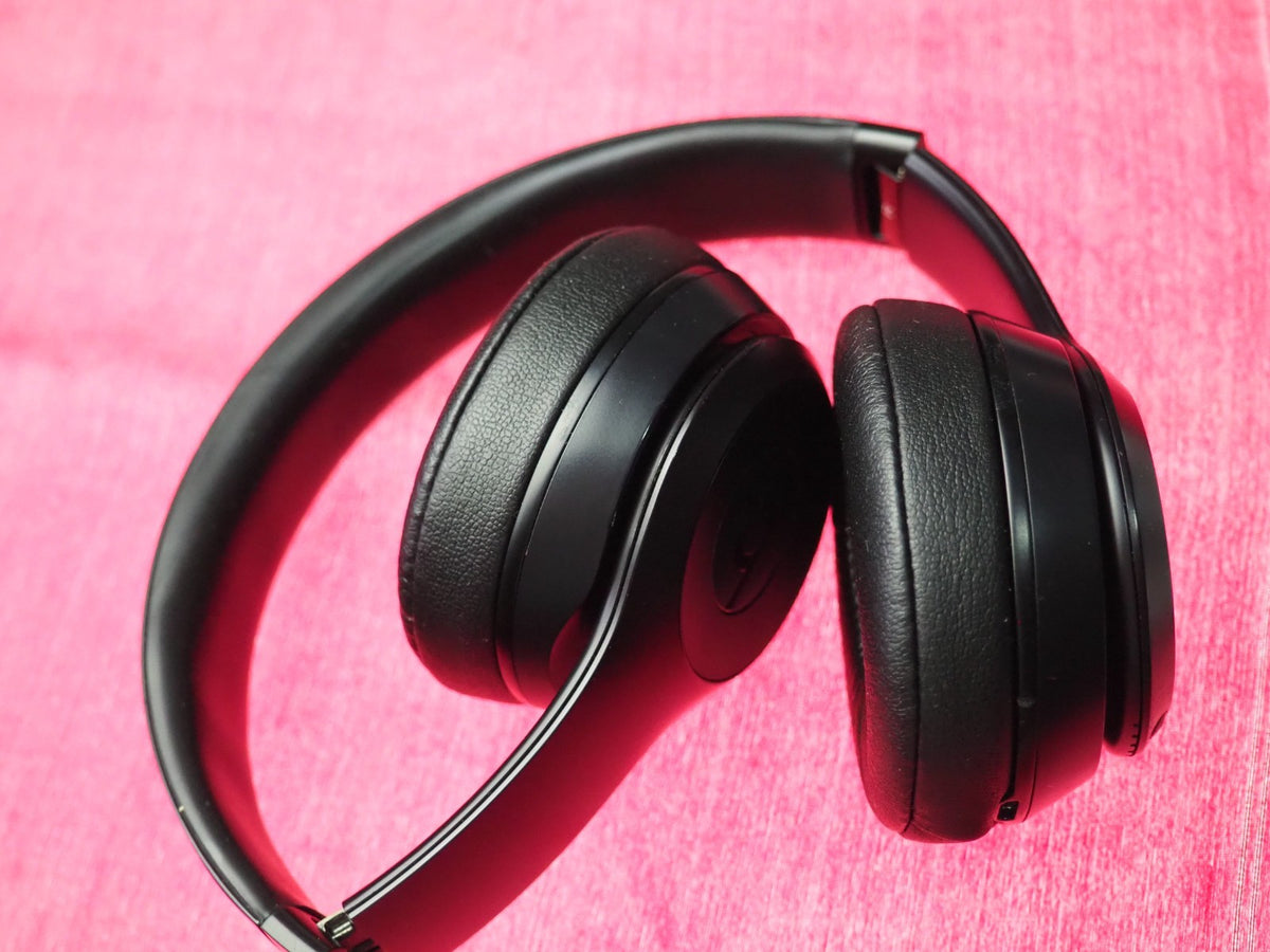 Beats Solo 3 Bluetooth Headphones & Working