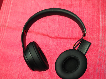 Beats Solo 4 Bluetooth Headphones & Working But Damaged