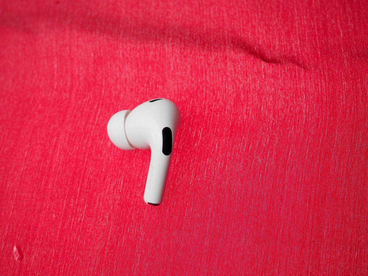 Apple Airpods Pro 2 (A3048) Left Bluetooth Earbud Only Working (backround Noise)