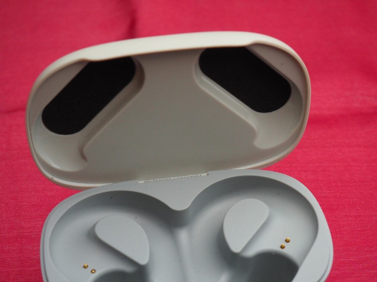 JBL Endurance Peak 3 Earbuds Case Only & Working