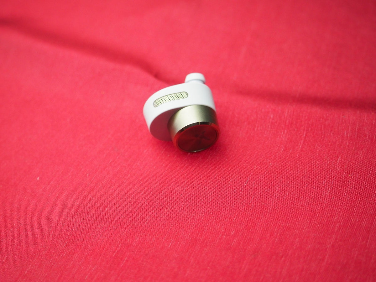 Bowers & Wilkins PI5 Right Right Earbud Only & Working