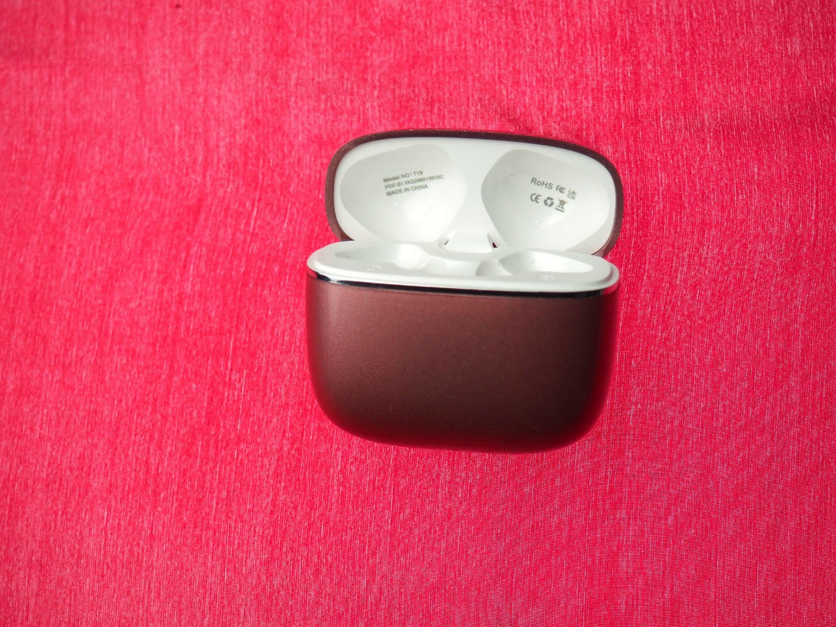 T19 Bluetooth Earbud Case Only & Working