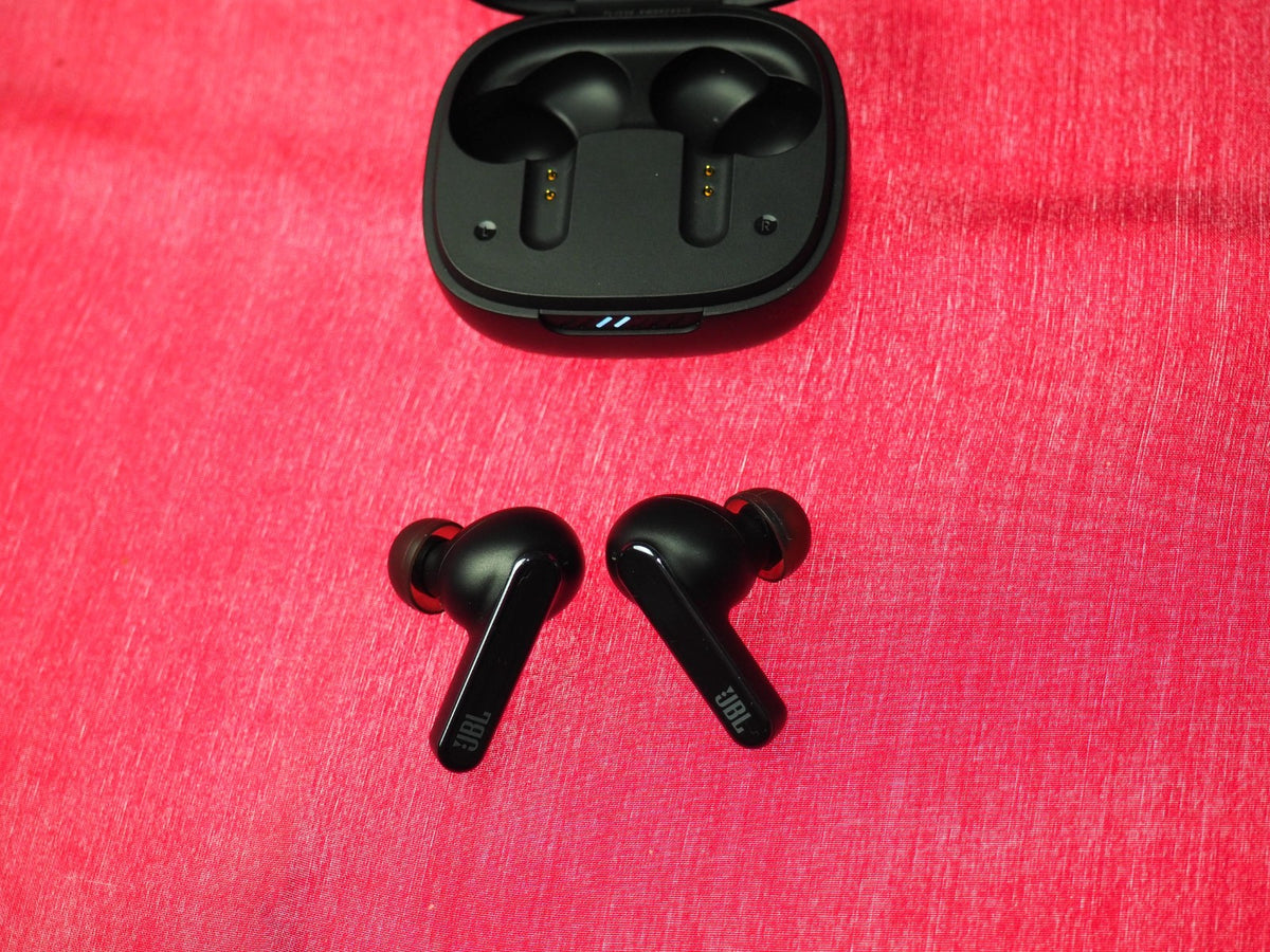 JBL Live Pro 2 Bluetooth Earbuds Only & Working