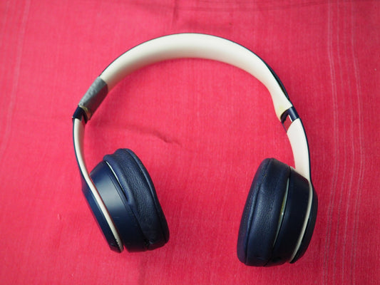Beats Solo 3 Bluetooth Headphones Working But Damaged