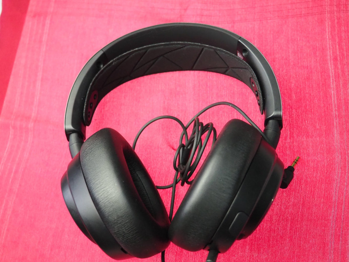 SteelSeries Arctis Nova Pro for Xbox Bluetooth Headphones ONLY PS5